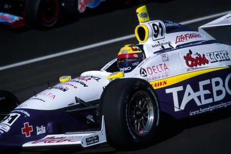 En su año de campeonato en la IRL (2000), Buddy Lazier se quedó con la bandera a cuadros en Phoenix, tras arrancar 26° (FOTO: Archivo)