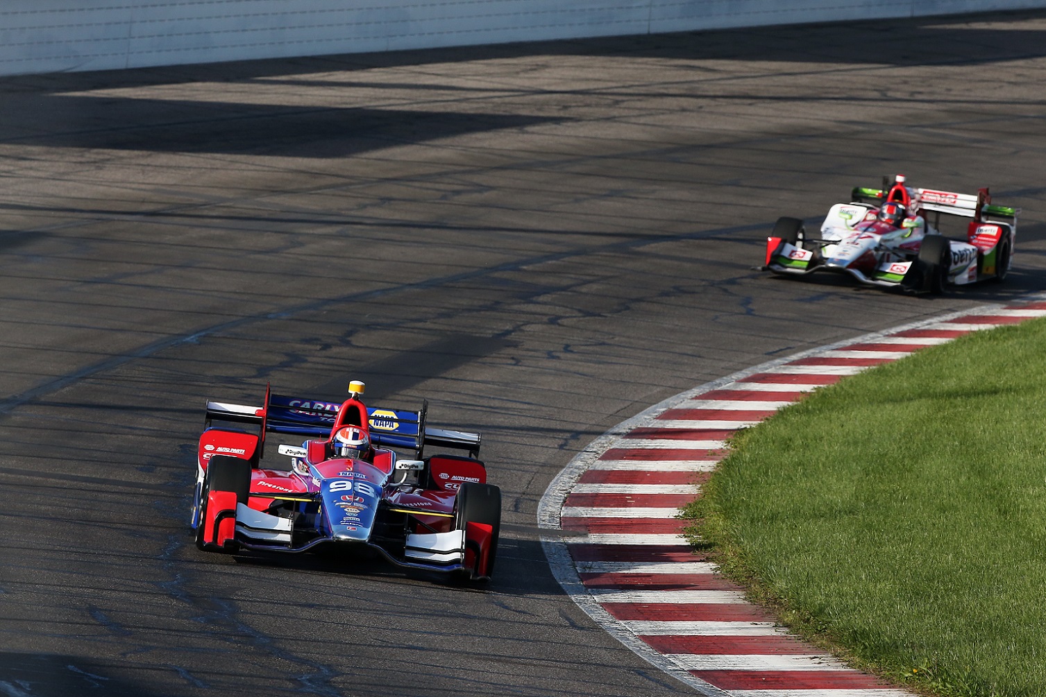 Rossi y Andretti (FOTO: Chris Jones/INDYCAR)