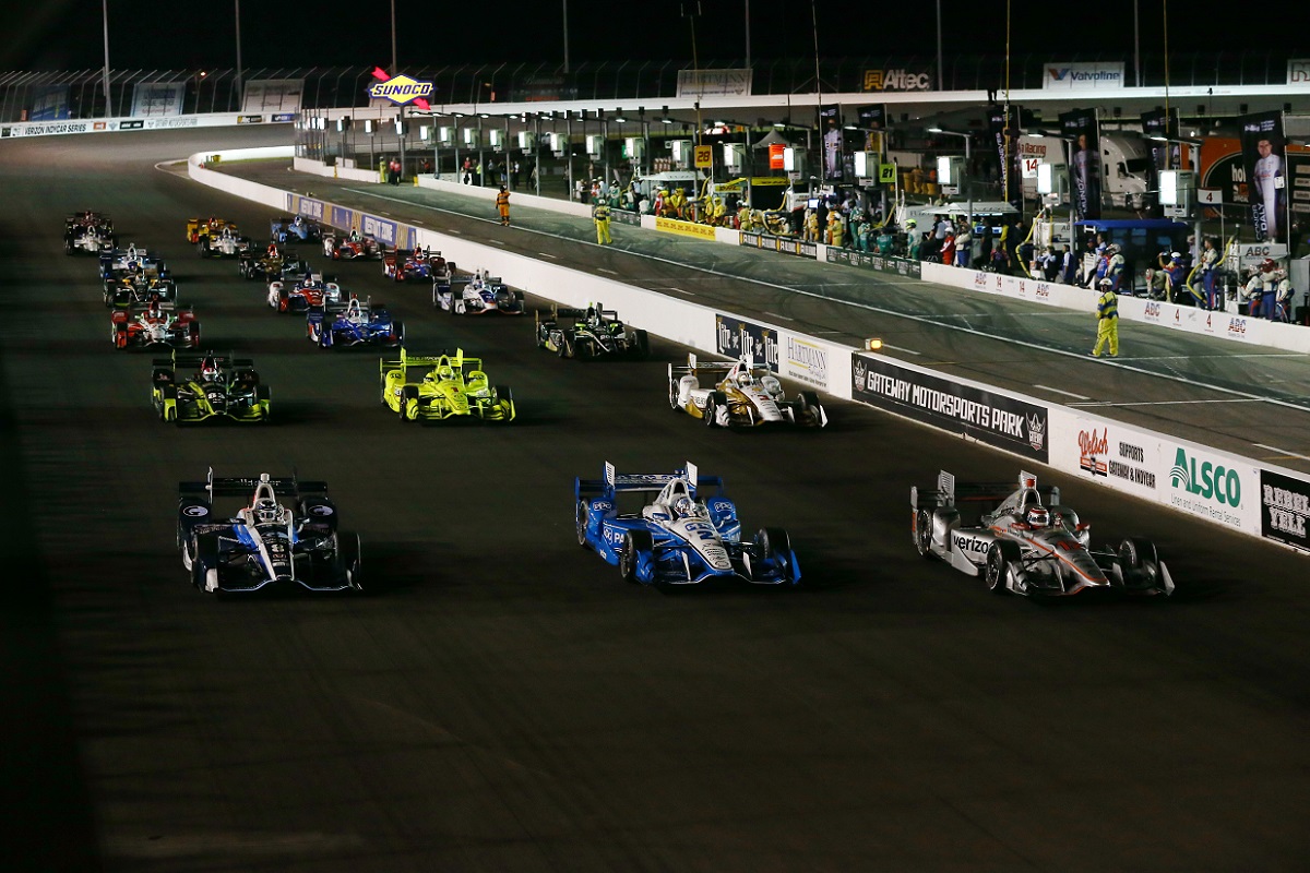 Agosto 26: En un ambiente espectacular, el regreso de la IndyCar a Madison, Illinois, se caracterizó por la batalla entre Newgarden y Pagenaud, así como por la previa, en la que hubo una breve formación en líneas de tres autos (FOTO: Chris Jones/IMS Photo)