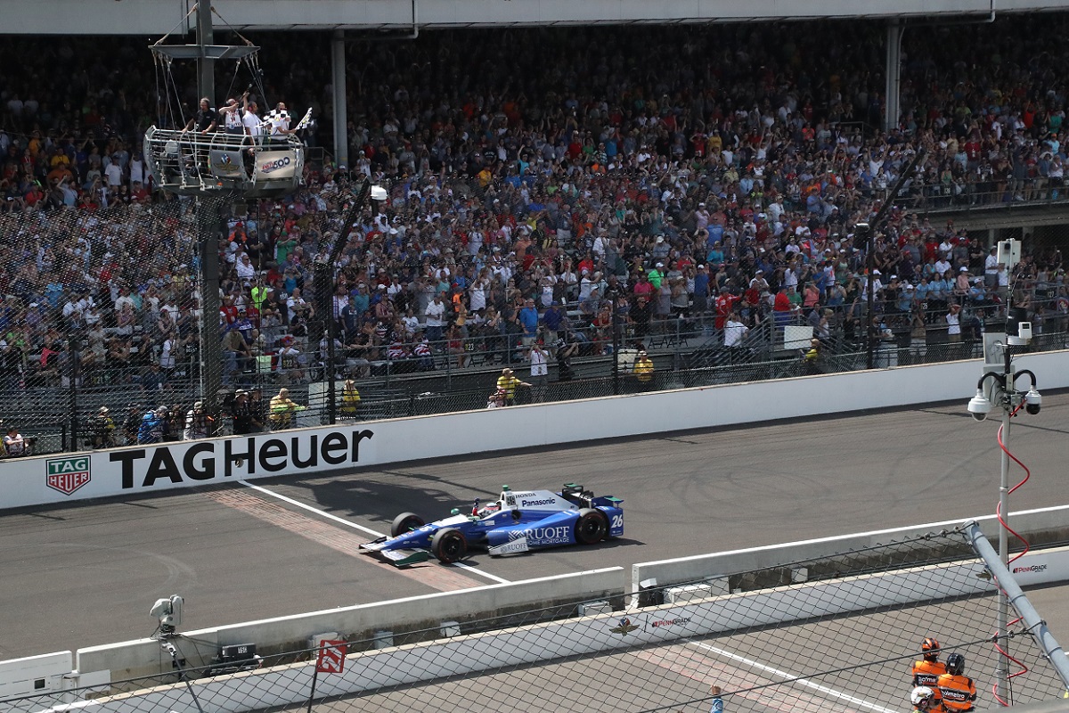 Mayo 28: Takuma Sato se convierte en el primer japonés en ganar la Indy 500, después de luchar palmo a palmo con Castroneves, Ed Jones y Max Chilton (FOTO: INDYCAR)