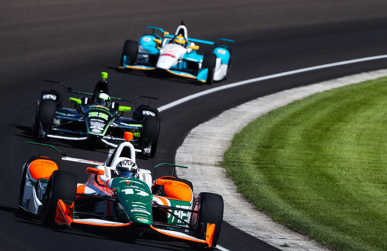 Saavedra, Montoya, Chaves (FOTO: David Yowe/INDYCAR)