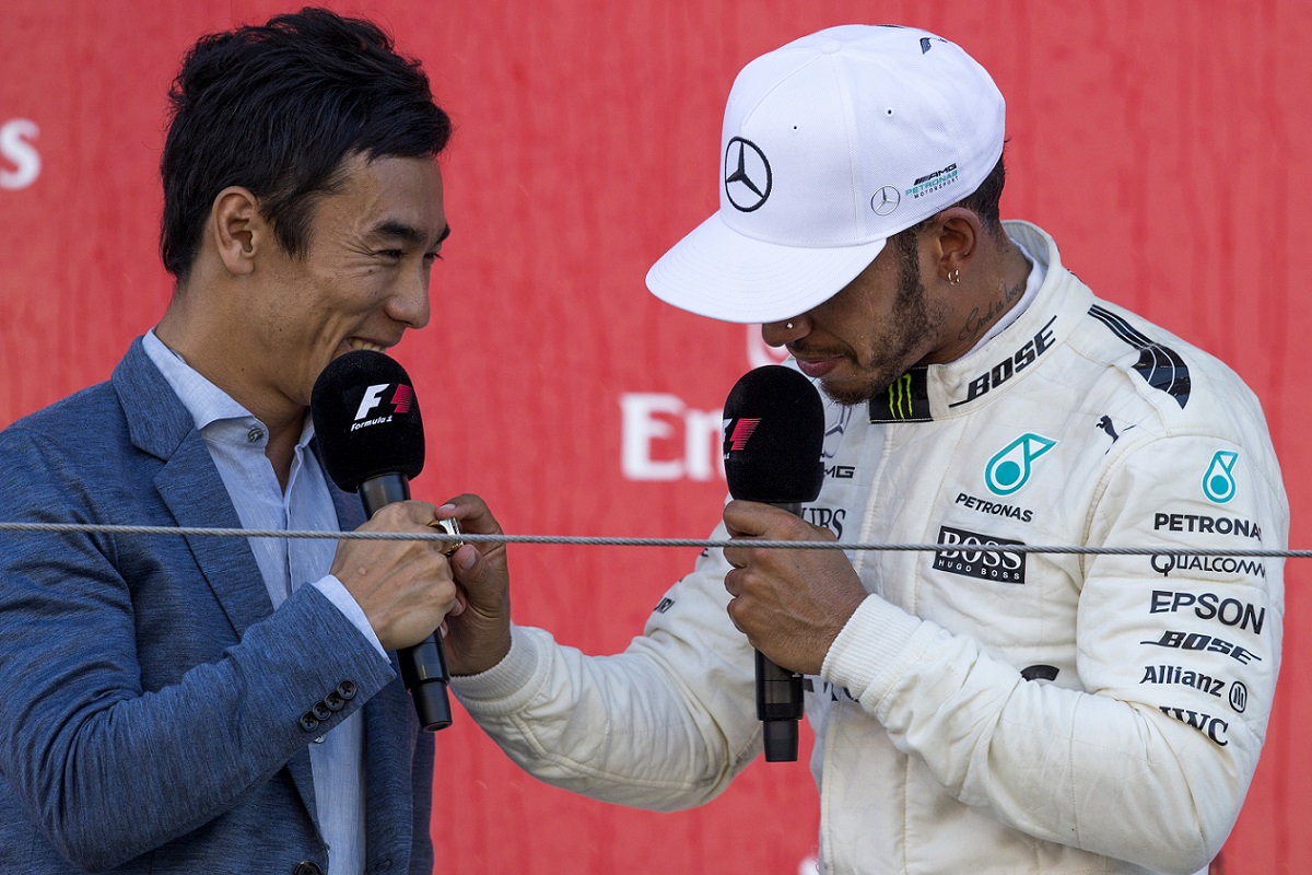 Tal fue el impacto del triunfo de Sato en Japón que hizo múltiples actividades en su tierra natal durante el segundo semestre del año; además, fue invitado como entrevistador en el podium del GP de Fórmula 1 en Suzuka (FOTO: Sutton)