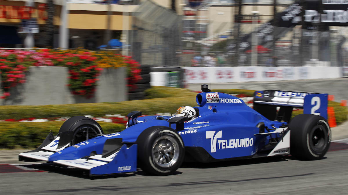 Oriol Servia en 2011, cuando su auto No. 2 de Newman-Haas Racing tenía patrocinio de Telemundo (FOTO: INDYCAR)