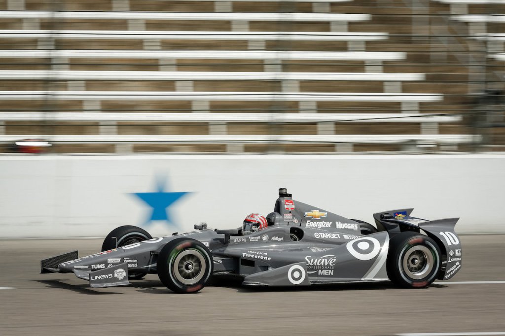 Texas 2014 fue una de las veces en las que su auto fue de color rosado; su patrocinio fue de Suave (FOTO: Michael L. Levitt/Chevrolet Motorsports)