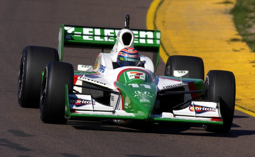 Kanaan se fue a Andretti Green Racing para correr en la Indy Racing League en 2003; de inmediato se convirtió en contendiente y favorito del público. En 2003, ganó una carrera y lideró gran parte de la campaña, antes de acabar cuarto en la general (FOTO: Walt Kuhn/Honda)