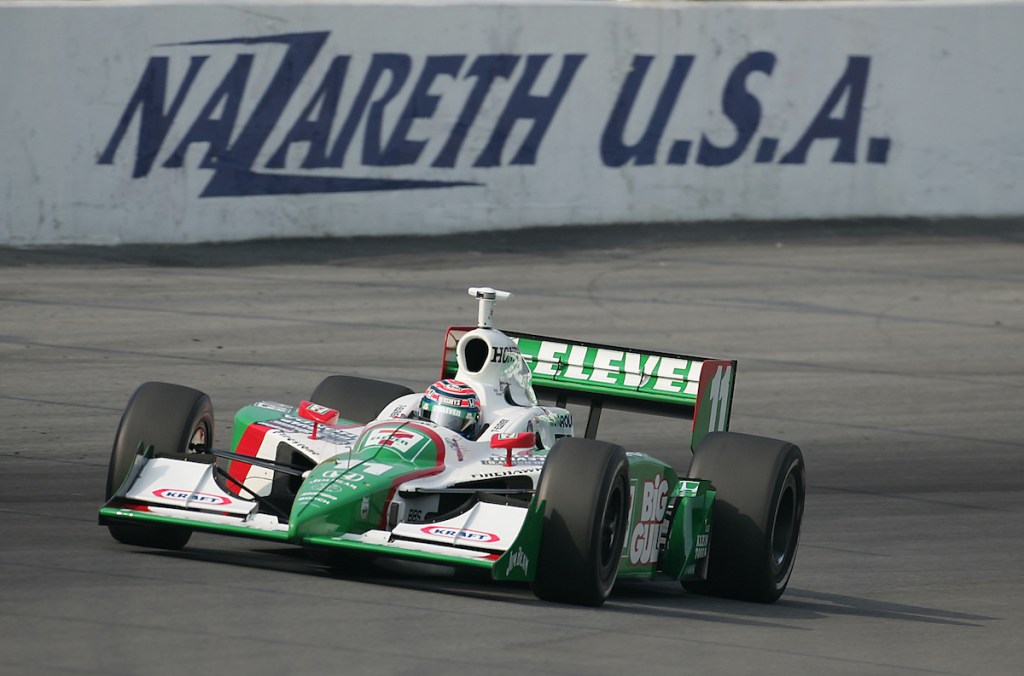 2004: Llegó su año de campeonato en IRL/IndyCar, ganando tres carreras y subiendo a once podios (FOTO:Michael Kim/Honda)