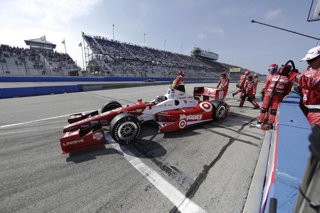 Huggies también pasó por los pontones laterales del No. 10 en Milwaukee en 2014: ahí, Kanaan finalizó en tercera plaza (FOTO: Archivo)