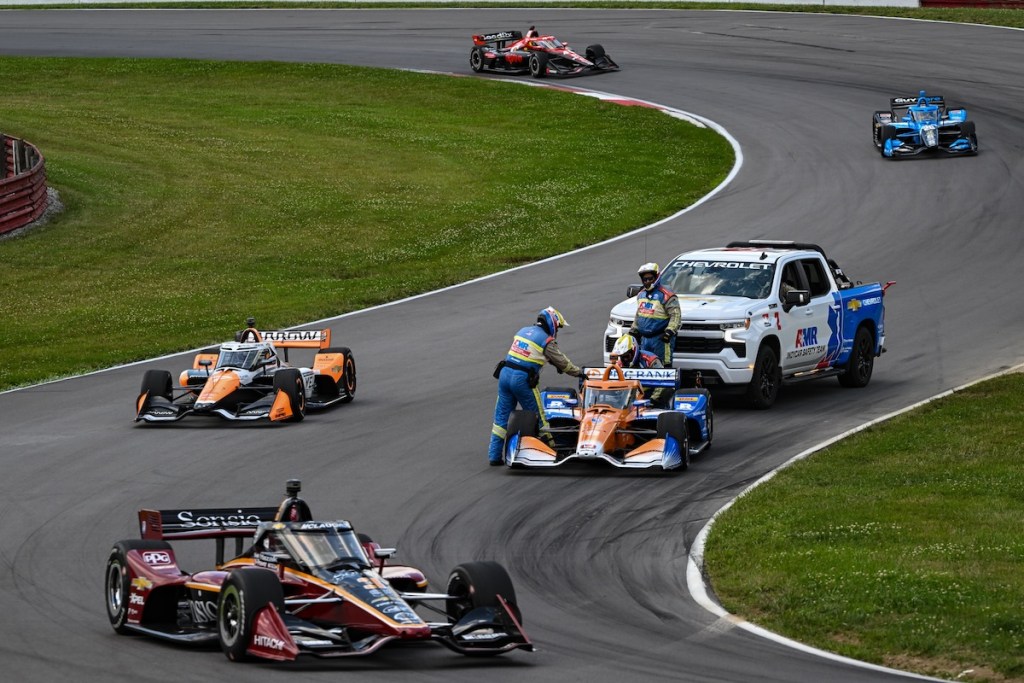 Dixon, el primer afectado por el híbrido en carrera (FOTO: Penske Entertainment)