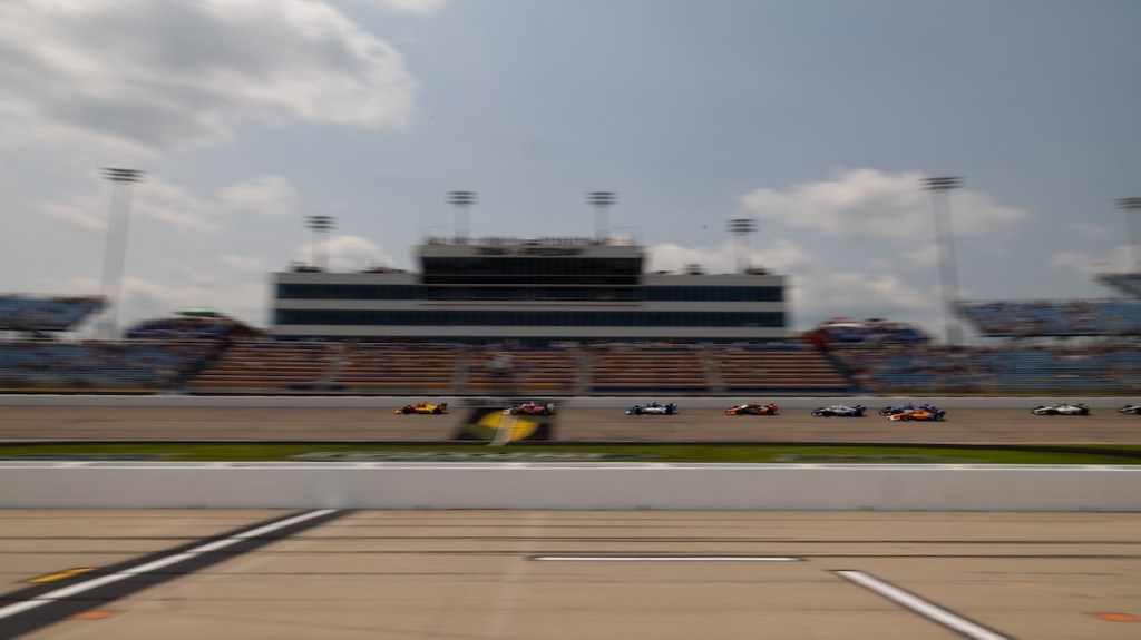 Las gradas estuvieron vacías el domingo (FOTO: Travis Hinkle/IMS Photo)